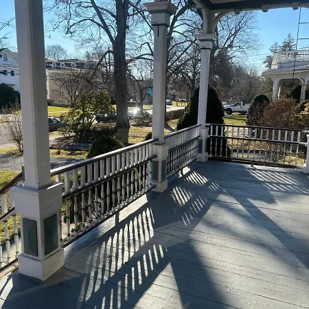 Private Victorian Apartment In Convenient City Location On 5 Acre, Sleeps 5 Poughkeepsie Exterior photo