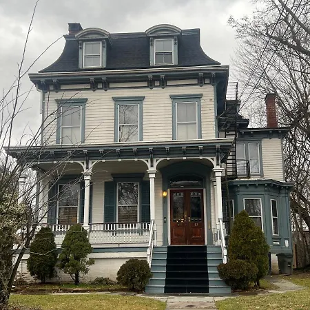 Private Victorian Apartment In Convenient City Location On 5 Acre, Sleeps 5 Poughkeepsie Exterior photo
