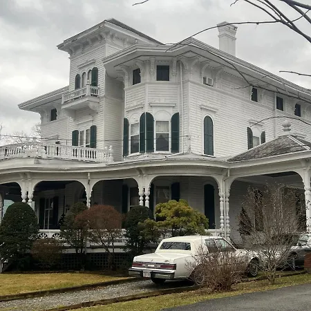 Private Victorian Apartment In Convenient City Location On 5 Acre, Sleeps 5 Poughkeepsie Exterior photo