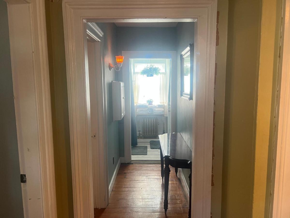 Private Victorian In Convenient Location On 5 Acre, Sleeps 5 Appartement *