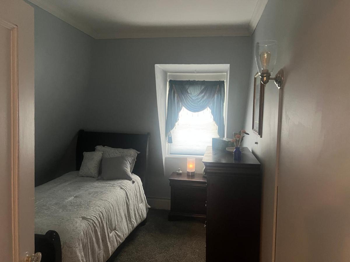 Private Victorian In Convenient Location On 5 Acre, Sleeps 5