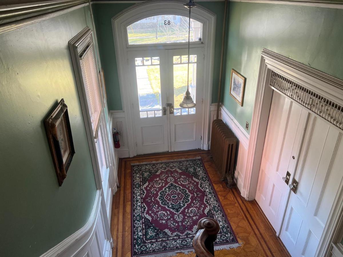 Private Victorian In Convenient Location On 5 Acre, Sleeps 5 Appartement *