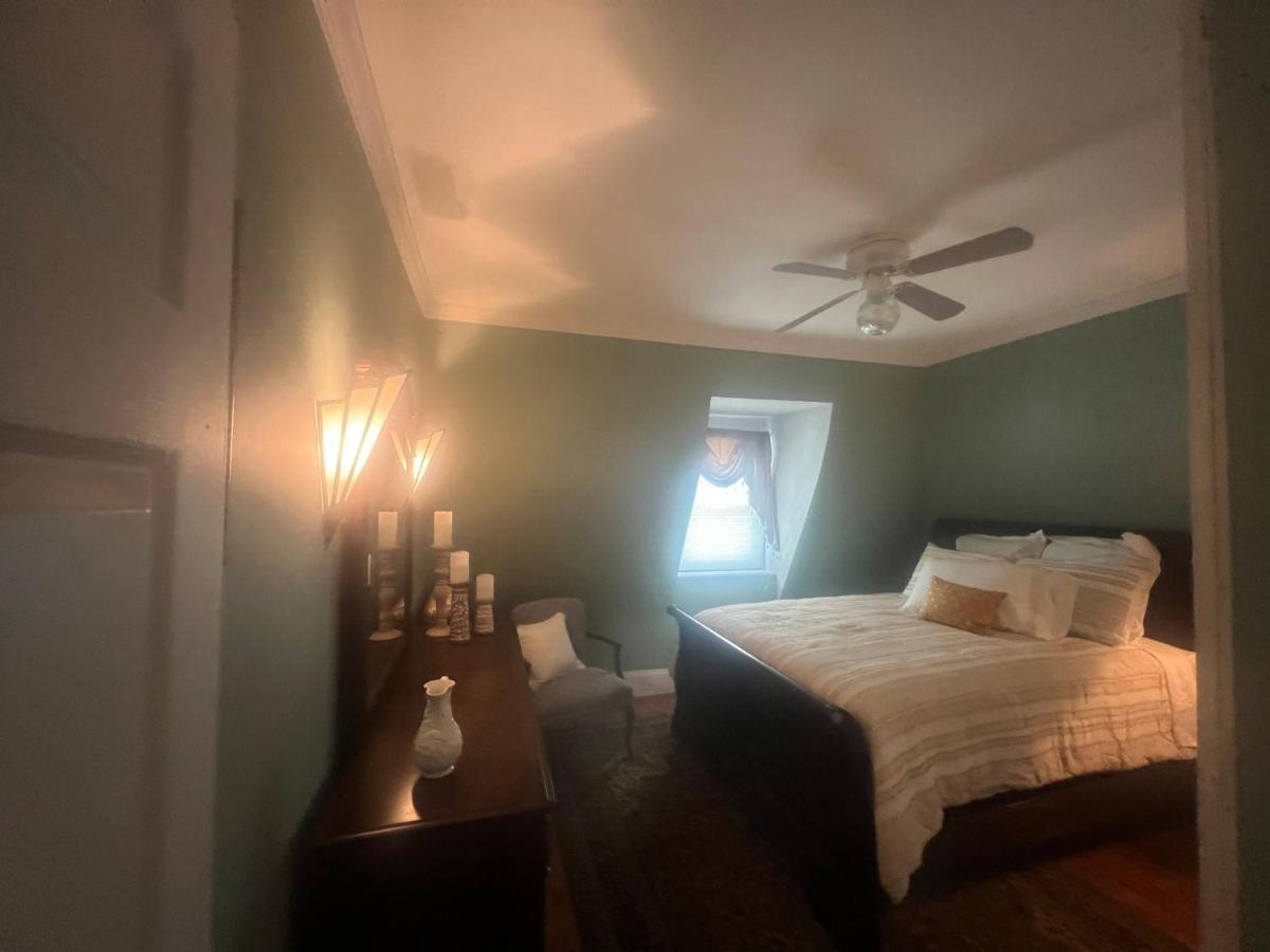 Private Victorian In Convenient Location On 5 Acre, Sleeps 5 Appartement