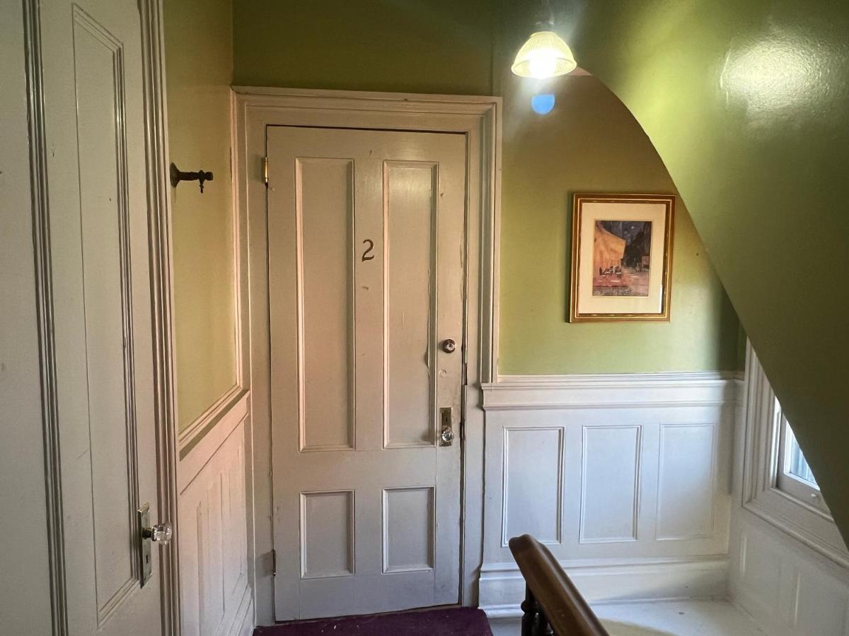 Private Victorian In Convenient Location On 5 Acre, Sleeps 5