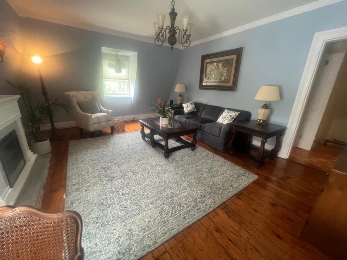 Private Victorian In Convenient Location On 5 Acre, Sleeps 5 Appartement