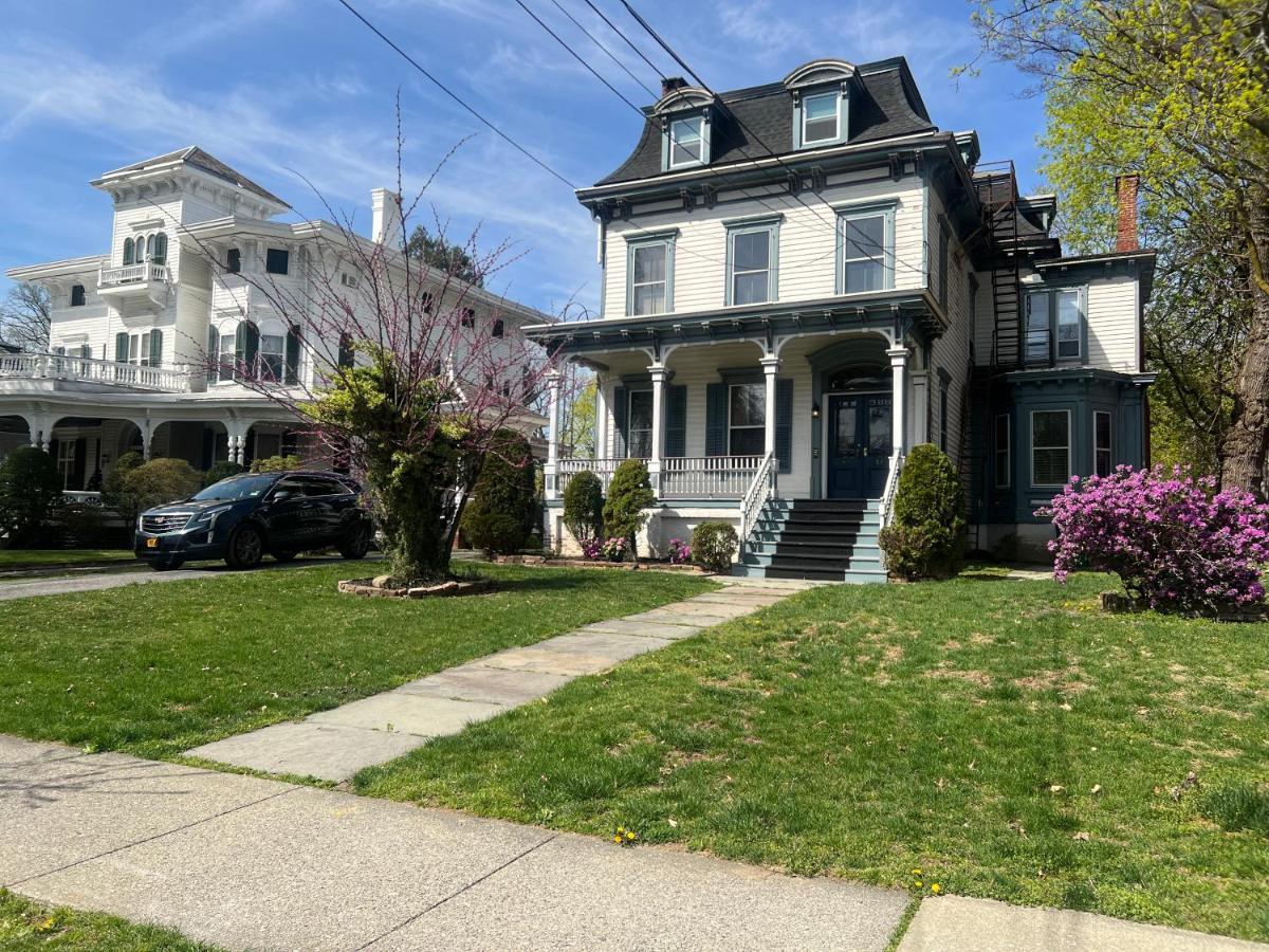 Private Victorian In Convenient Location On 5 Acre, Sleeps 5 Appartement