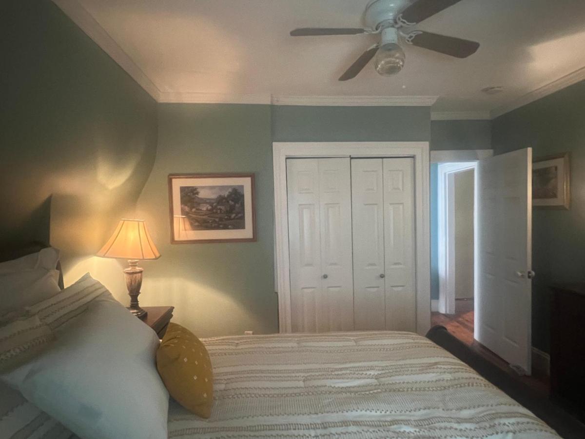 Private Victorian In Convenient Location On 5 Acre, Sleeps 5 Appartement *