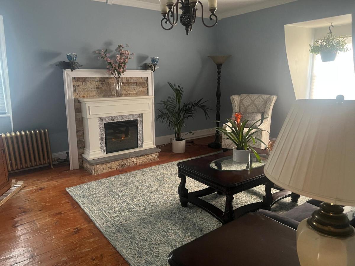 Private Victorian In Convenient Location On 5 Acre, Sleeps 5 Appartement *